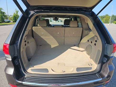 Used 2019 Jeep Grand Cherokee Overland AWD/4WD image 13