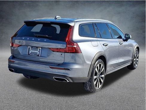 Used 2021 Volvo V60 T5 Cross Country w/ Climate Package image 7