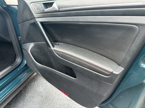 Used 2018 Volkswagen Golf S image 23