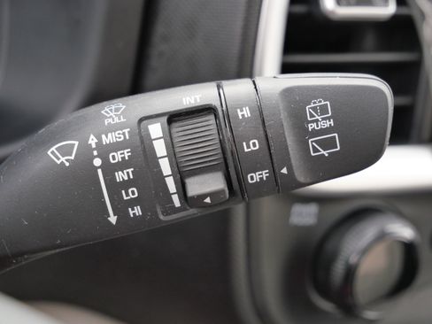 Certified 2023 Hyundai Venue SEL w/ Cargo Package image 32