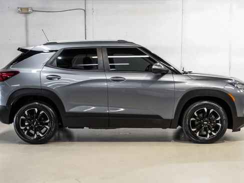 Used 2021 Chevrolet TrailBlazer LT w/ Sun and Liftgate Package FWD image 8