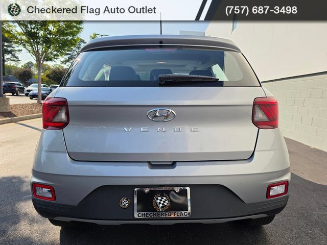 Used 2025 Hyundai Venue SEL FWD image 4