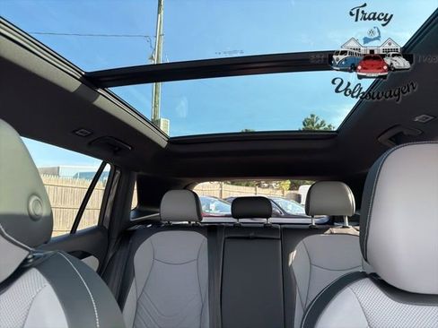 New 2026 Volkswagen Tiguan SE R-Line image 17