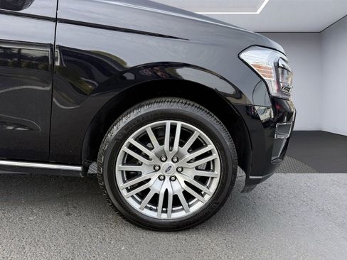 Used 2023 Ford Expedition Limited image 7
