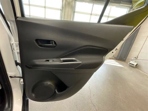 Used 2022 Nissan Kicks S image 22