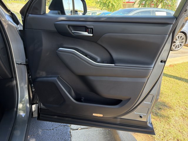 Used 2026 Toyota Highlander XLE AWD/4WD image 14