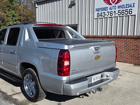 Used 2013 Chevrolet Avalanche LTZ image 4
