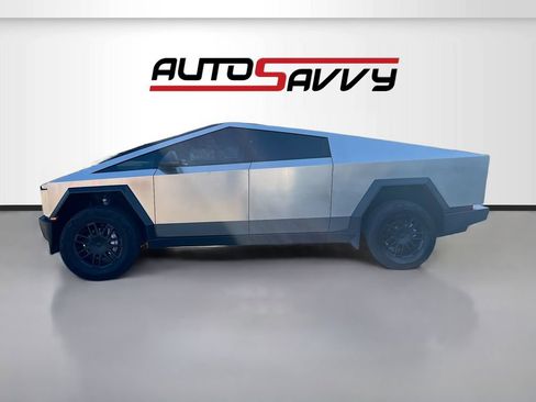 Used 2025 Tesla Cybertruck AWD Crew Cab image 4