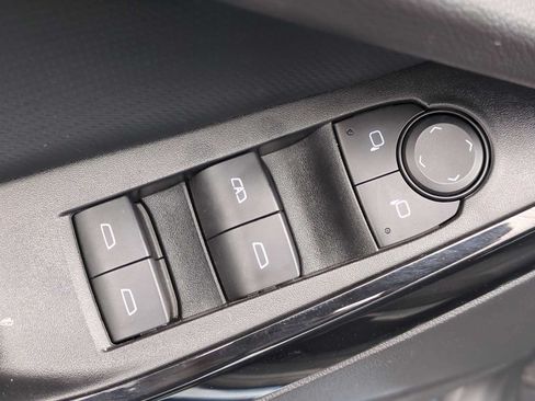 Used 2025 Chevrolet Equinox LT FWD image 11