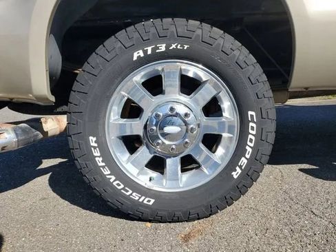 Used 2010 Ford F250 Lariat image 6