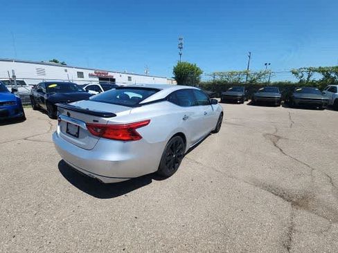 Used 2017 Nissan Maxima SR w/ Midnight Edition FWD image 14