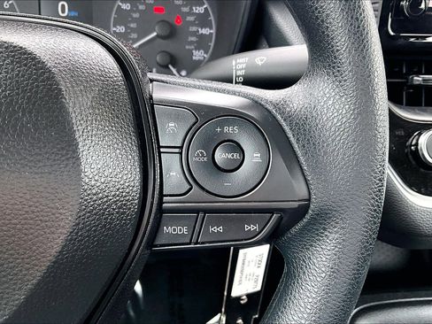 Used 2025 Toyota Corolla LE image 18