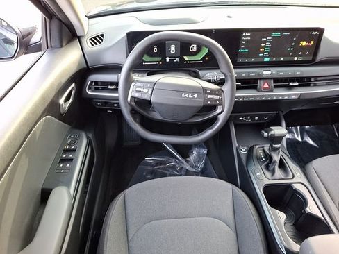 Used 2025 Kia K4 LX image 14