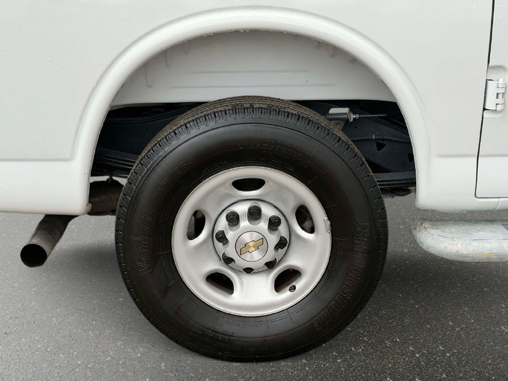 Used 2025 Chevrolet Express 2500 w/ Driver Convenience Package RWD image 7