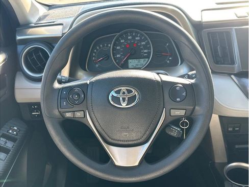 Used 2014 Toyota RAV4 LE FWD image 16