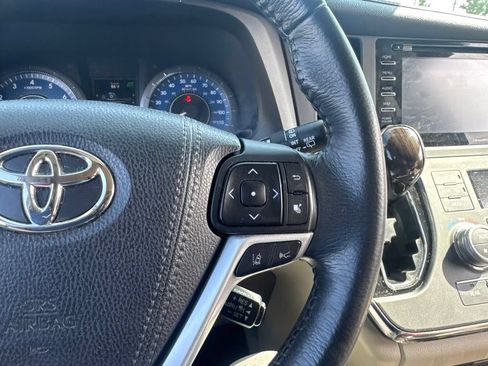 Used 2018 Toyota Sienna XLE Premium FWD image 14
