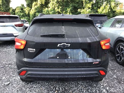 Used 2025 Chevrolet Trax RS w/ Sunroof Package FWD image 3