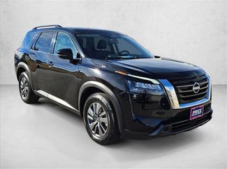 Used 2024 Nissan Pathfinder SV video 3