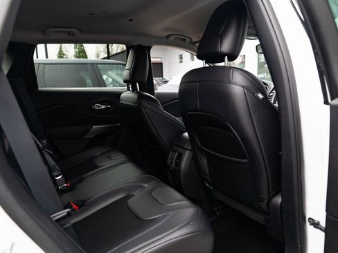 Used 2020 Jeep Cherokee Latitude w/ Quick Order Package 26F North image 24