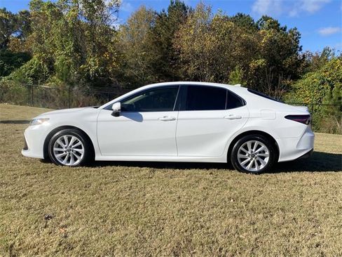 Used 2023 Toyota Camry LE image 8