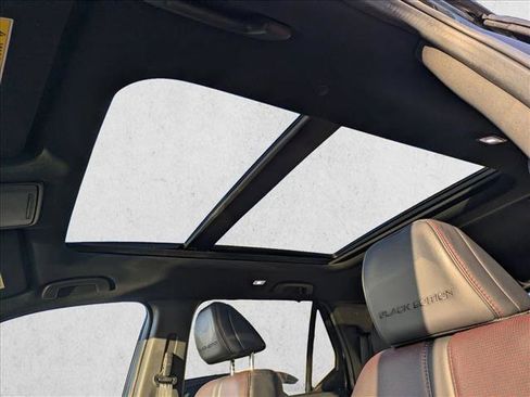 Used 2025 Honda Pilot Black Edition image 16