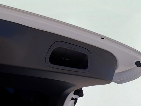 Certified 2025 Chevrolet Trax RS w/ Sunroof Package image 30