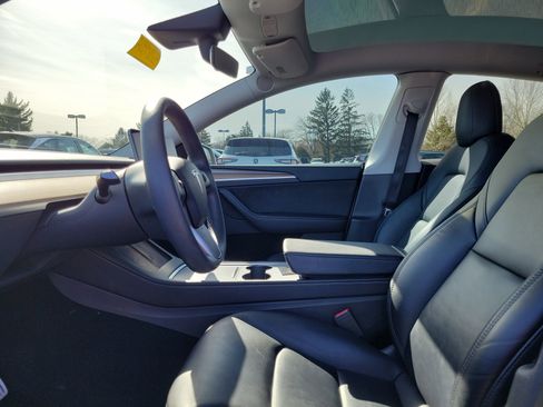 Used 2022 Tesla Model Y Performance image 15