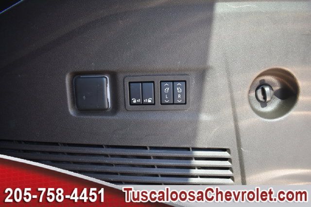 Used 2025 Chevrolet Suburban Z71 w/ Comfort Package AWD/4WD image 13