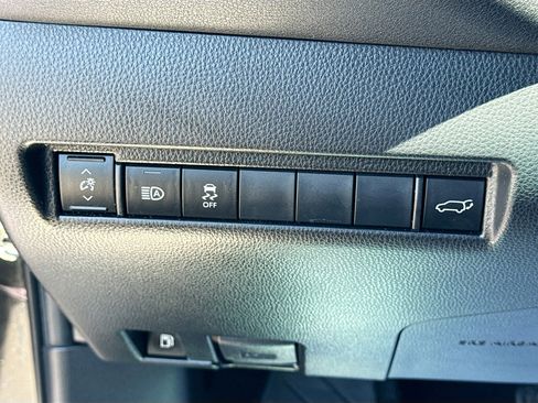 Used 2023 Toyota Venza Nightshade AWD/4WD image 33