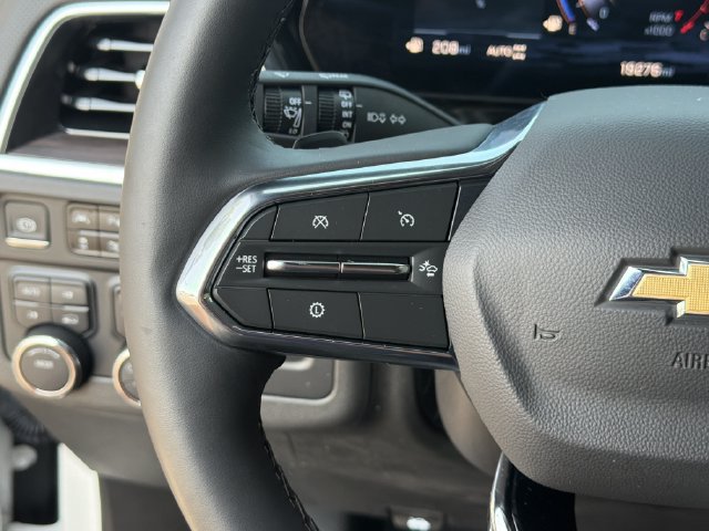 Used 2025 Chevrolet Suburban Premier AWD/4WD image 27