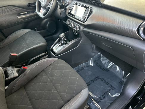 Used 2019 Nissan Kicks S image 17