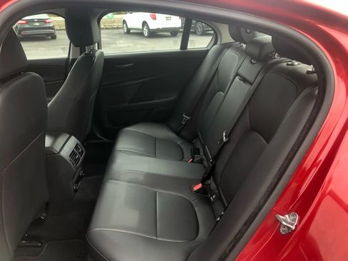 Used 2018 Jaguar XE Premium RWD image 22