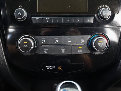 Used 2017 Nissan Rogue S w/ S Appearance Package FWD image 31