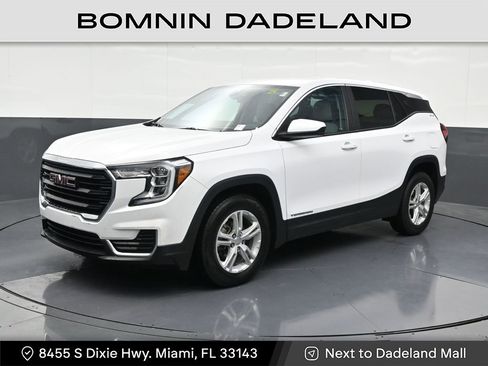 Used 2022 GMC Terrain SLE image 1