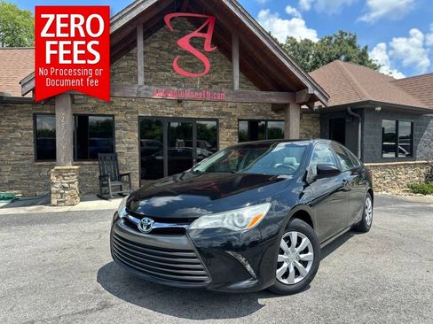 Used 2016 Toyota Camry LE FWD image 1