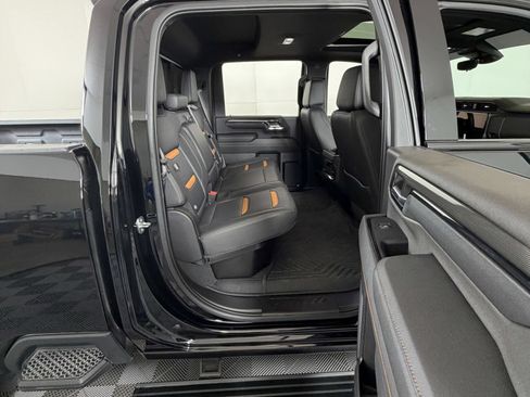Used 2024 GMC Sierra 2500 AT4 w/ AT4 Premium Plus Package AWD/4WD image 5