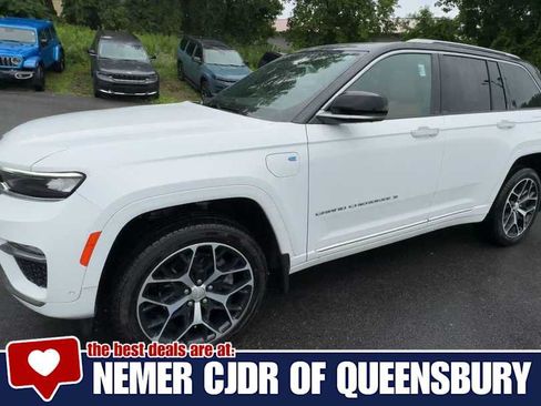 Used 2022 Jeep Grand Cherokee Summit AWD/4WD image 4