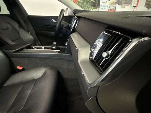 Used 2023 Volvo XC60 B5 Core AWD/4WD image 21