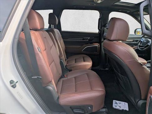 Used 2024 Kia Telluride EX w/ EX Captain's Chair Package image 22
