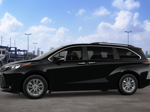 New 2026 Toyota Sienna XLE FWD image 5