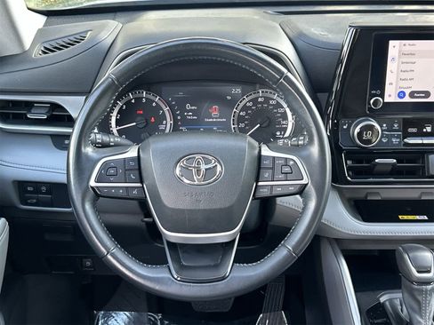 Used 2023 Toyota Highlander L image 15