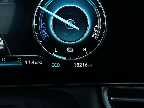 Used 2025 Hyundai Elantra Limited image 44