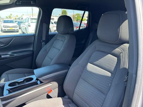 Used 2025 Chevrolet Equinox LT FWD image 37
