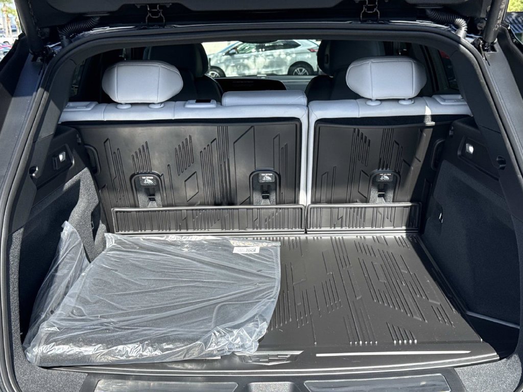 New 2027 Cadillac Lyriq Sport w/ LPO, Floor Liner Package AWD/4WD image 11