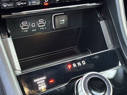 Used 2025 Jeep Grand Cherokee Limited w/ Black Appearance Package image 21