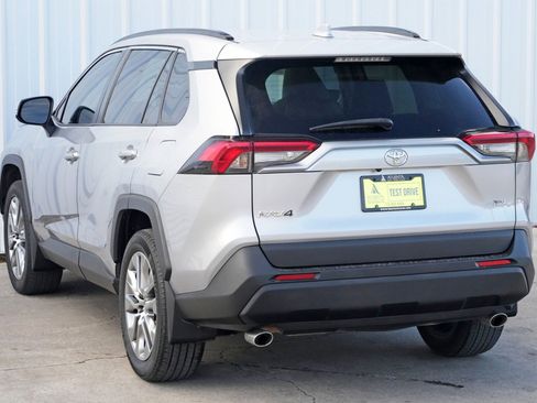 Used 2022 Toyota RAV4 XLE Premium image 47