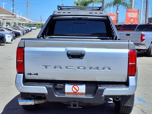 Used 2024 Toyota Tacoma TRD Sport w/ TRD Sport Premium Package AWD/4WD image 5