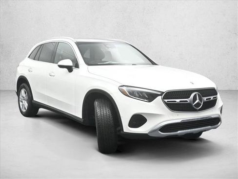 Certified 2025 Mercedes-Benz GLC 300 4MATIC image 4