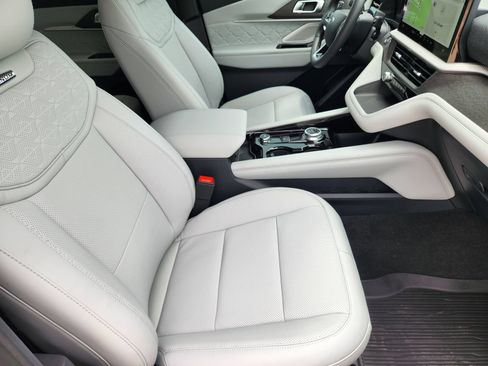 New 2026 Ford Explorer Platinum w/ LUX Leather Package AWD/4WD image 13