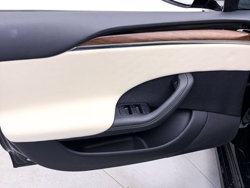 Used 2021 Tesla Model S Plaid image 16